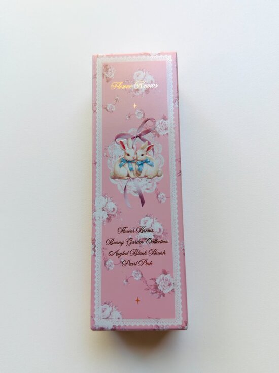 3939 FLOWER KNOWS MAKEUP BUNDLE SET WITH GIFT BOX INCLUDED - Picture 3 of 11